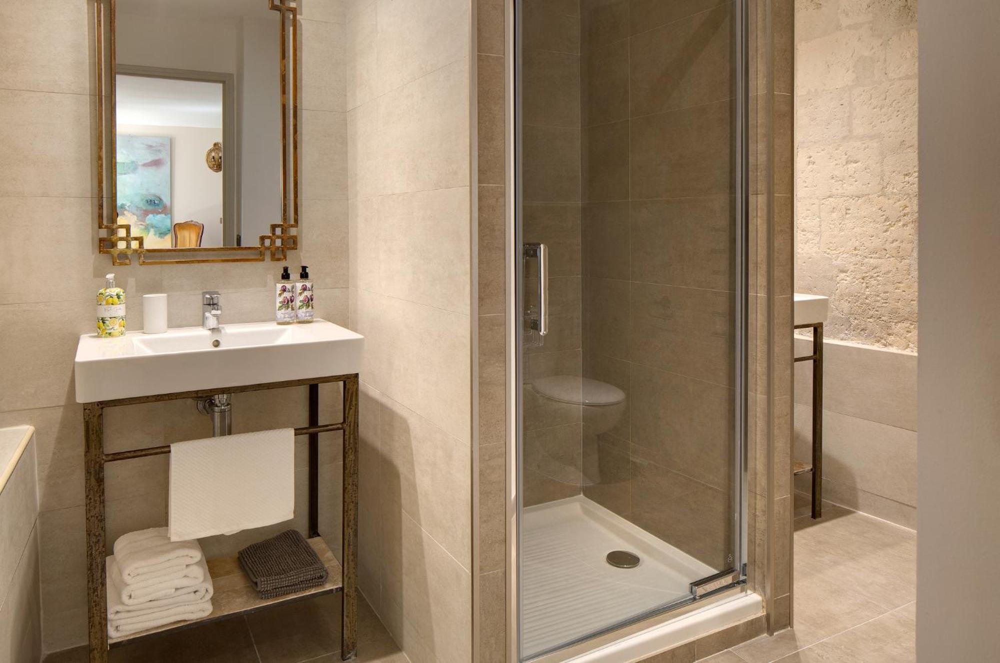 La Maison Des Augustins 4 Stars Spa Et Fitness Awinion Pokój zdjęcie
